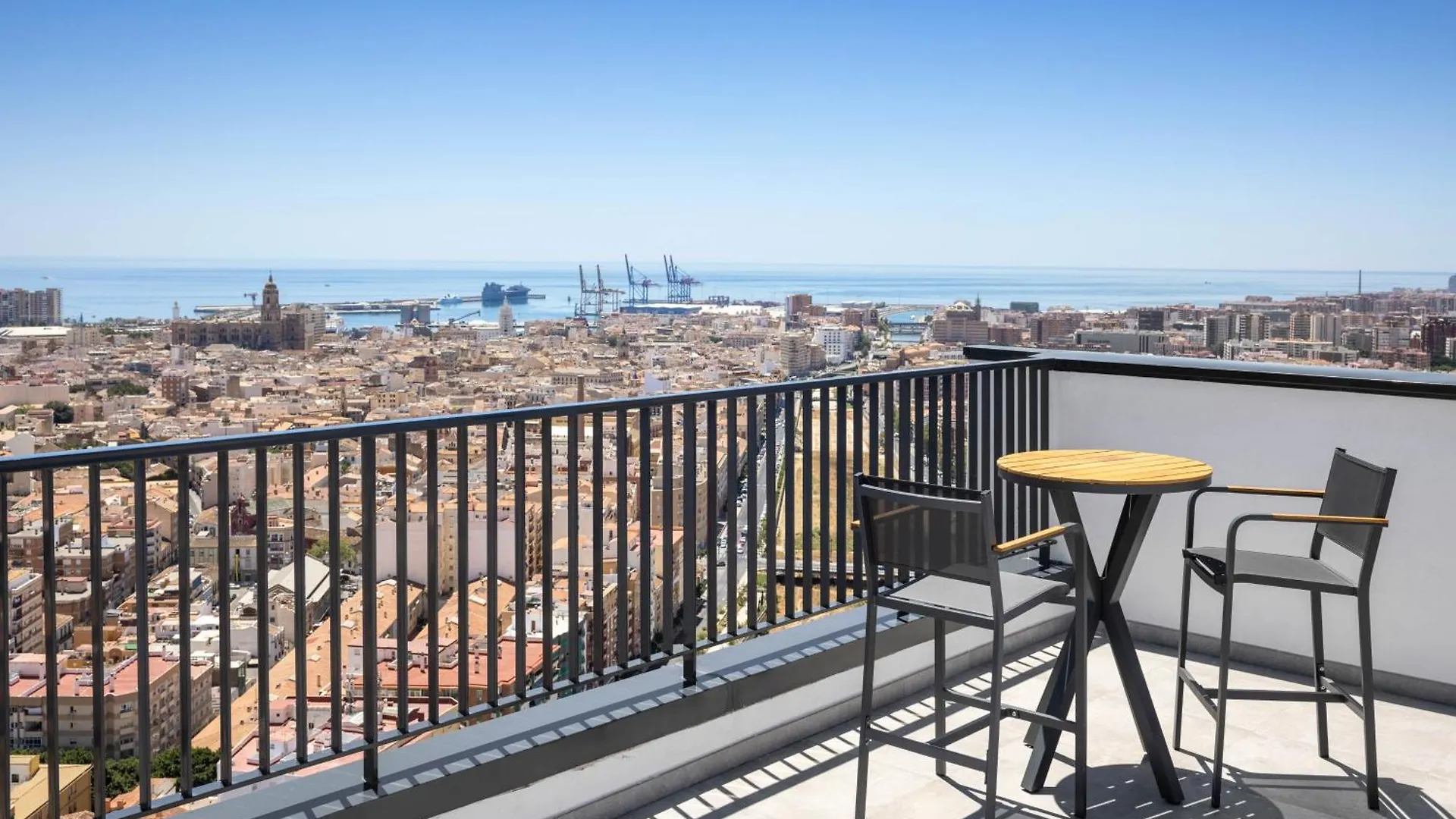 Aq 21 Floor 3 Bed Apartment Malaga