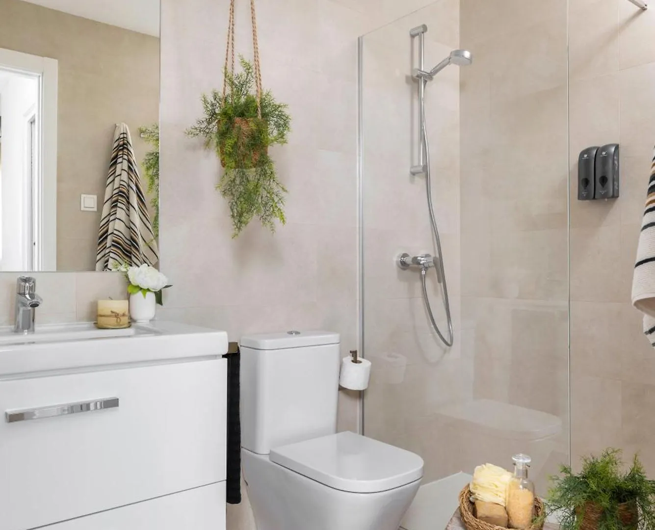 Aq 21 Floor 3 Bed Apartment Malaga